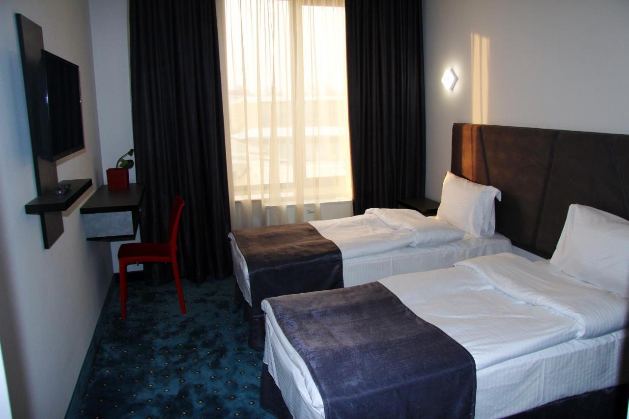 Nice Hotel Jerevan Buitenkant foto