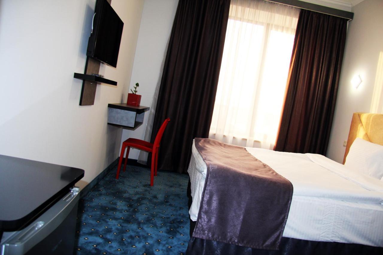 Nice Hotel Jerevan Buitenkant foto