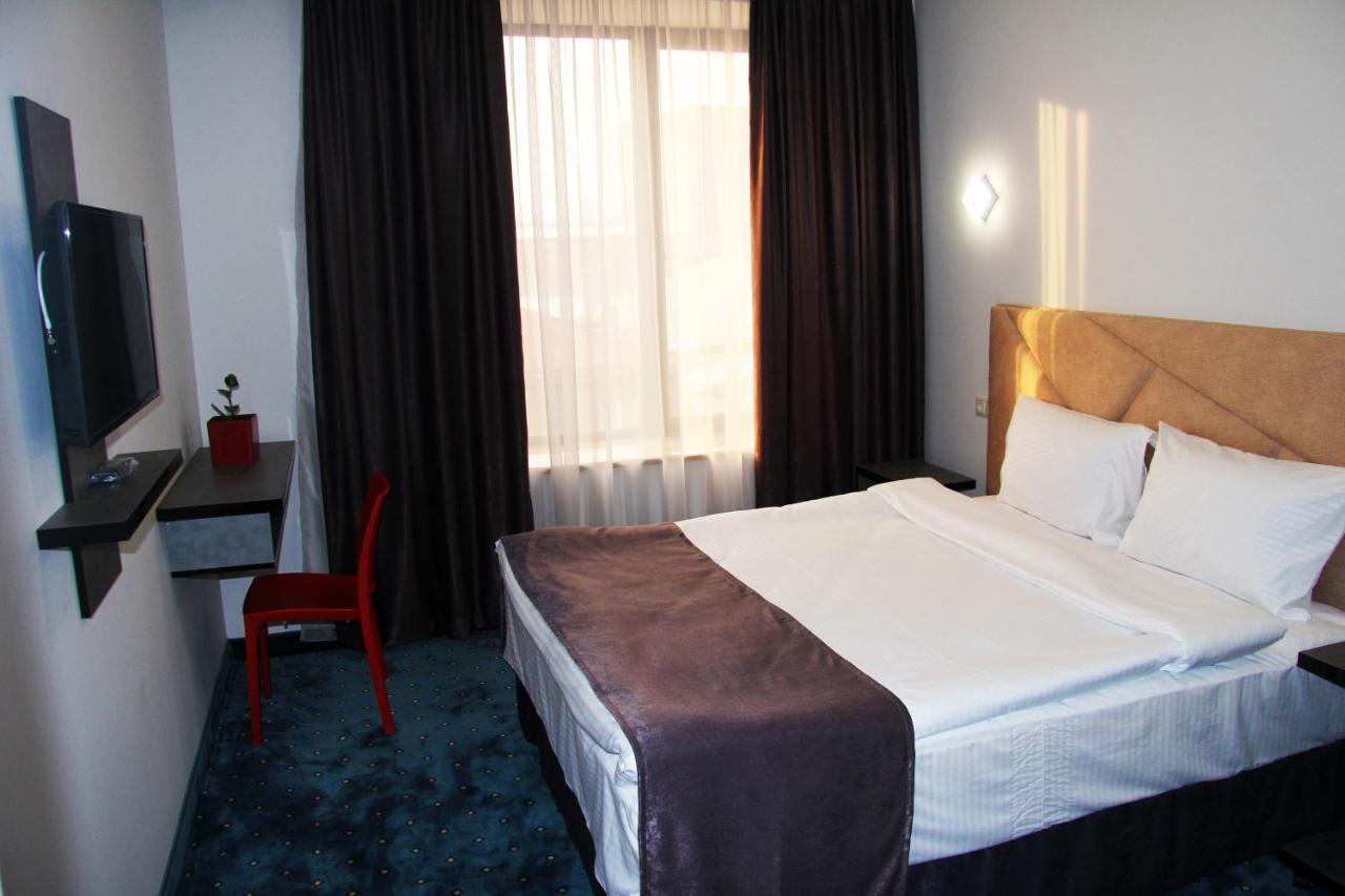 Nice Hotel Jerevan Buitenkant foto