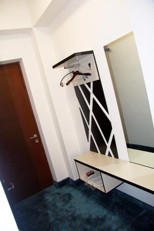 Nice Hotel Jerevan Buitenkant foto
