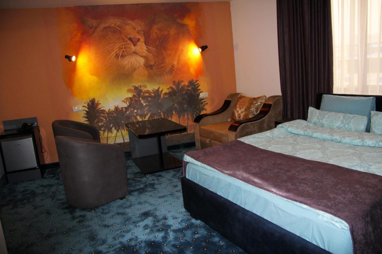 Nice Hotel Jerevan Buitenkant foto