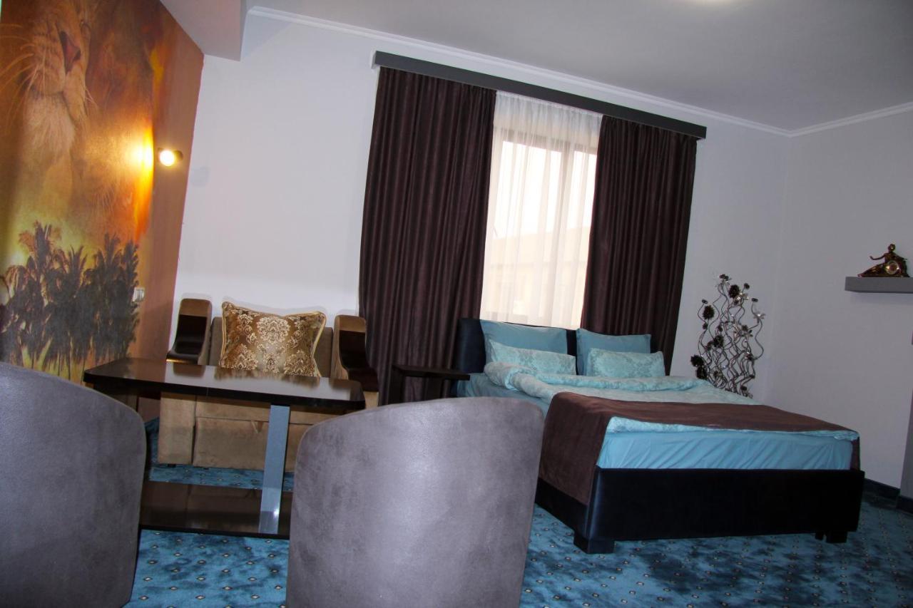 Nice Hotel Jerevan Buitenkant foto