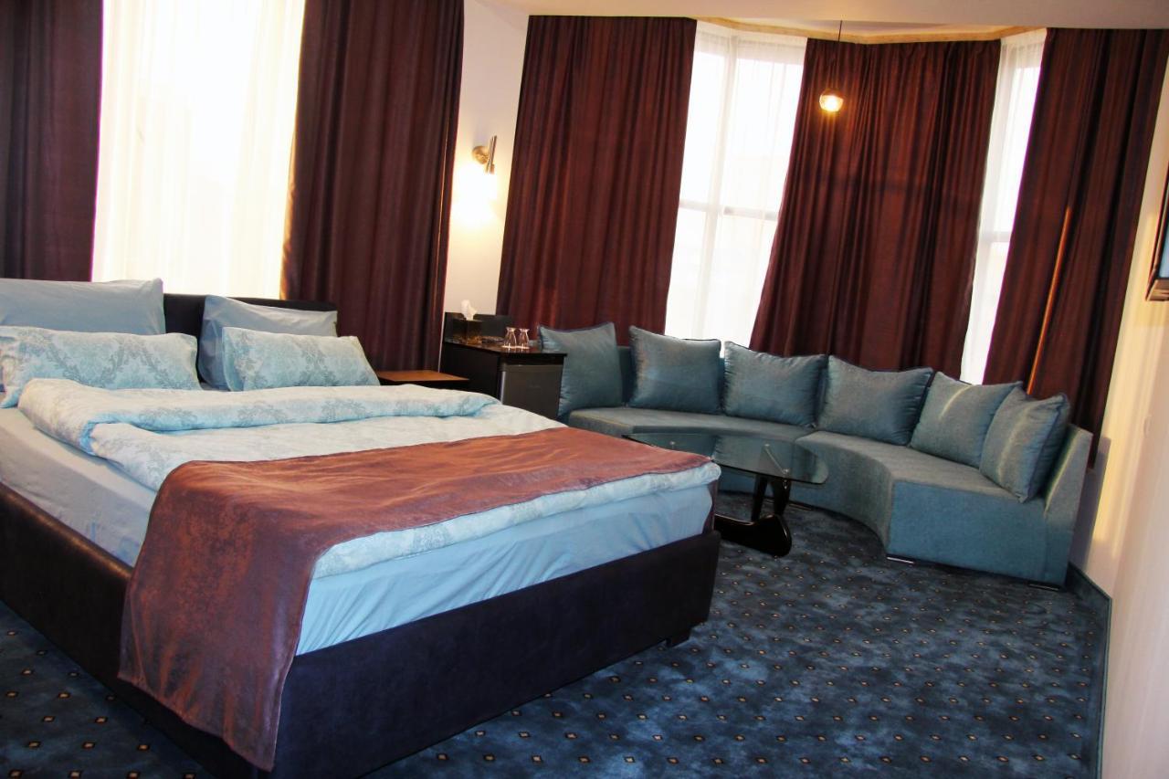 Nice Hotel Jerevan Buitenkant foto